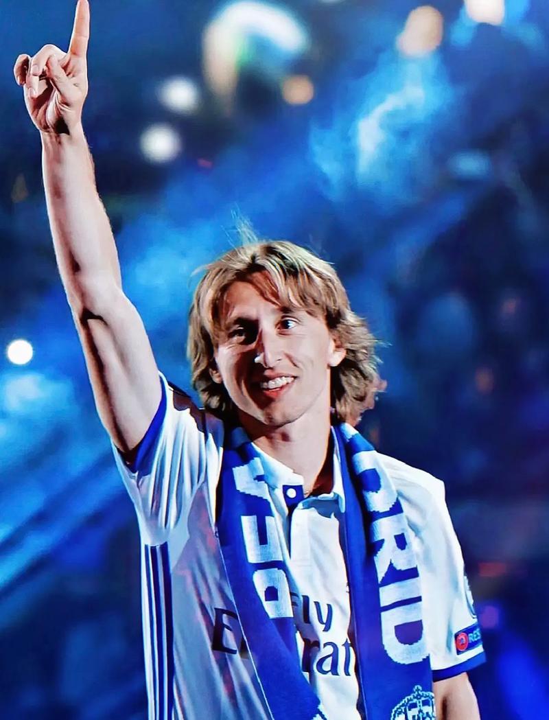 斯基拉：哈托今天与切尔西签约至2032年，并附带1年续约选项