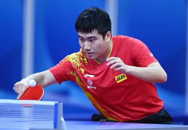 保持高度的 保持高度的